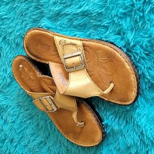 Born Gold Leather Sandals Size 8